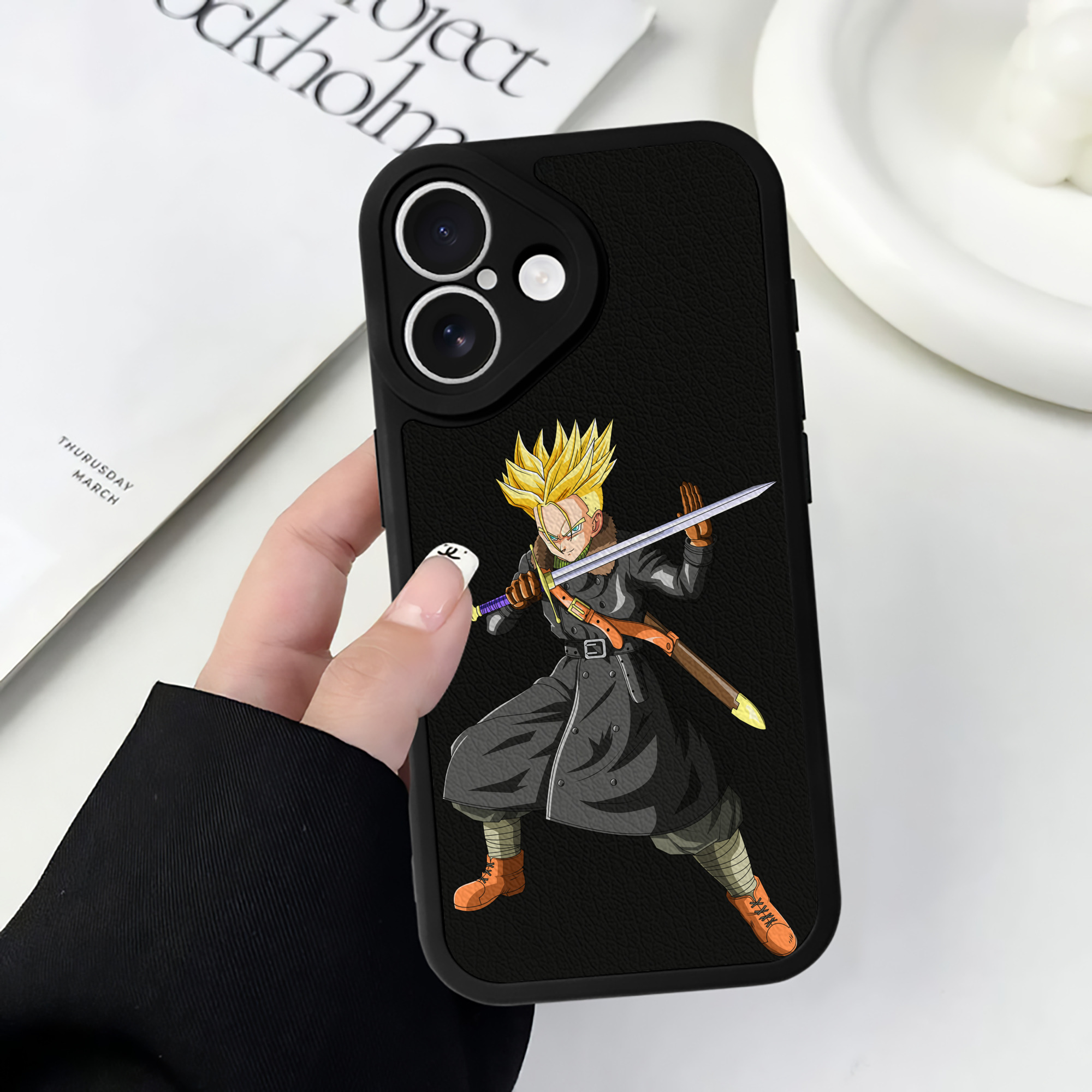 （画像用） ドラゴンボール トランクス（Torankusu）DRAGON BALL Trunks 【iPhone 16シリーズ対応】シリコンスマホケース（レザー調） 材質：シリコン